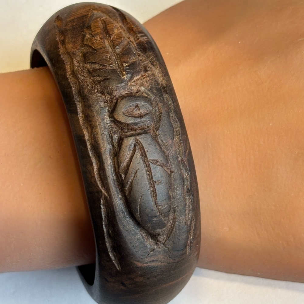 Vintage Hand-Carved Dark Wood Leaf Cuff Bangle - Picture 2 of 11